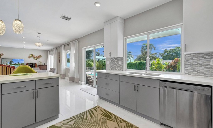 Ives Estates Casa | North Miami Home w/ Screened-in Patio+Heated Pool