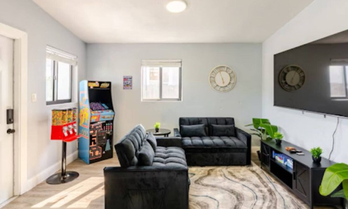 Gladeview Casa | Miami home very central, close to Wynwood/downtown/Little Havana/coconut grove