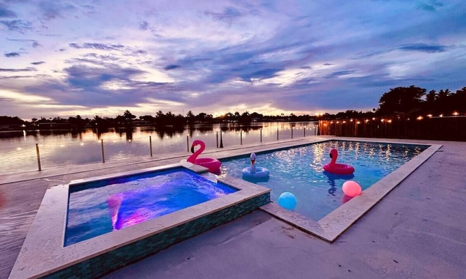 Highland Lakes Casa | Miami Lakefront Paradise! 5 Beds, Heated Pool