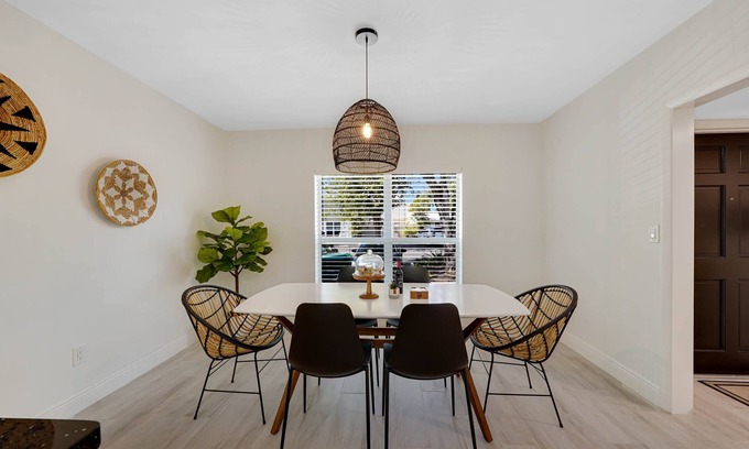 Miami Lakes Casa | Miami Lakes Waterfront Townhome Conveniently Located