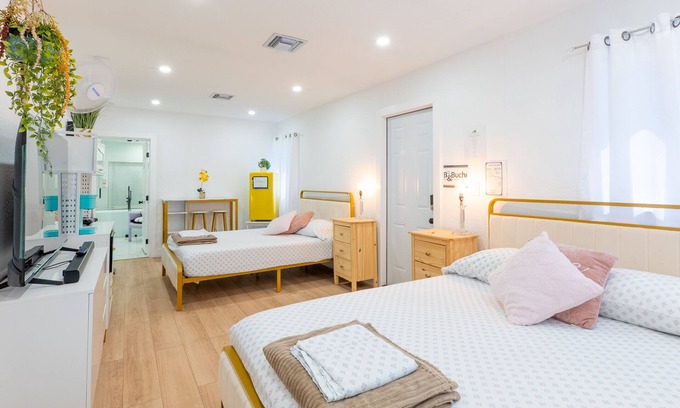 Westchester Apartamento | Miami luxury | 1BA | 2 Queen Beds |