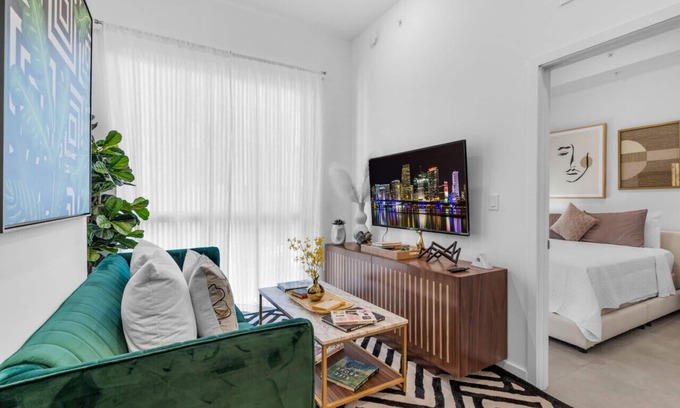 Overtown Apartamento | Miami Magic: Vibrant 2 Bedroom with Free Parking