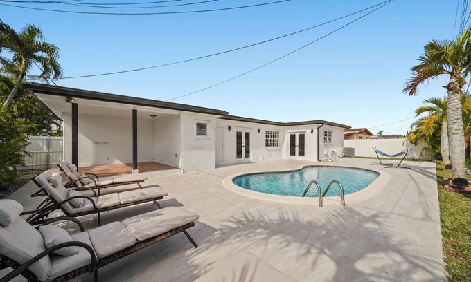 Westchester Casa | Miami Oasis: Pool & Game Fun!