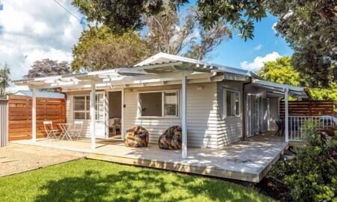 Surfdale Casa | Miami one one - Superior King Studio - Walk to Beach, Village and 2 Vineyards