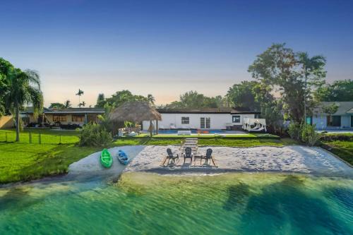 North Miami Beach Casa | Miami Paradise Waterfront Games