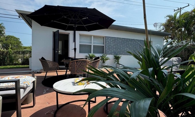 Northeast Miami Cabaña | Miami Shores Cottage