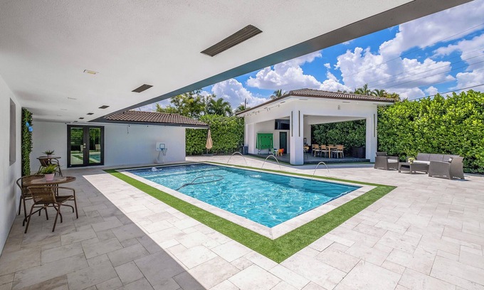 Miami Springs Casa | Miami Springs Located in Heart of Miami