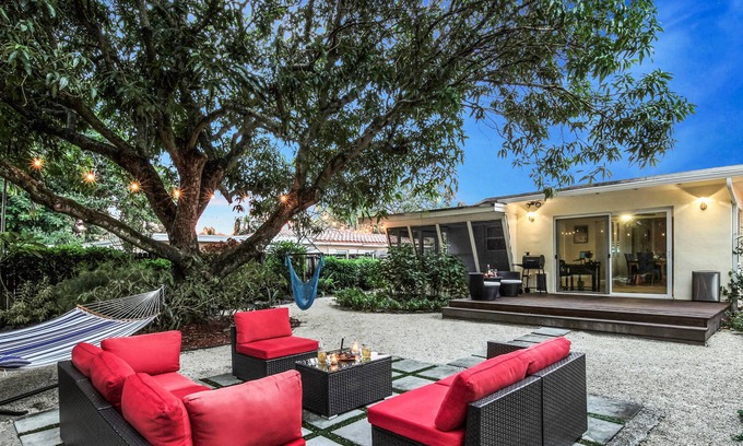 Biscayne Park Casa | Miami Oasis 🏝Tropical. Modern & Sleek