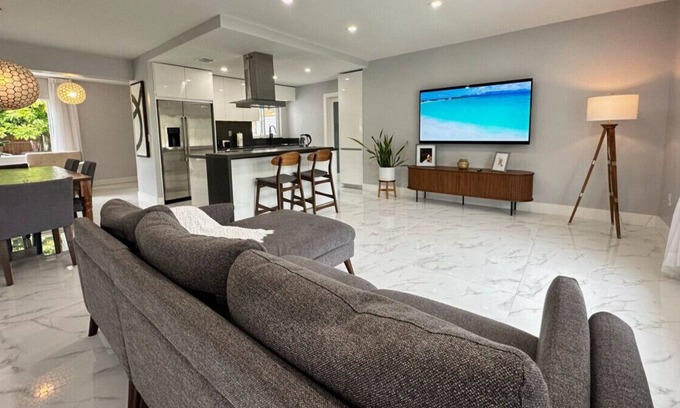 West Little River Casa | Miami Updated Vacation Home