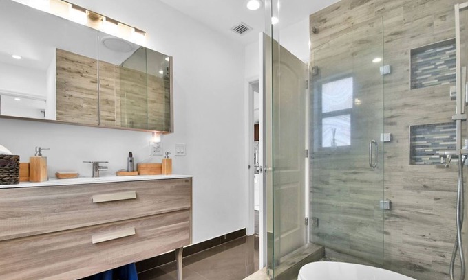 Biscayne Park Casa | Miami-Village of Biscayne Park-Mins to South Beach/Miami Beach