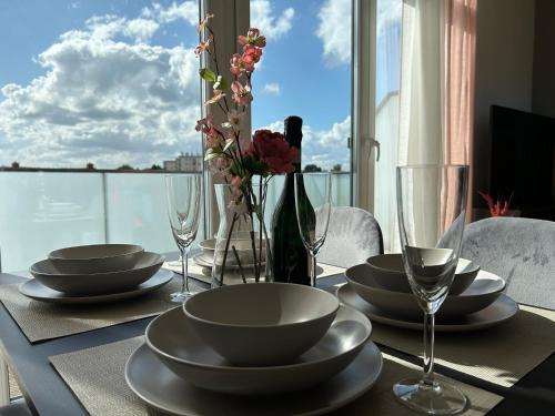 Oldenburg Apartamento | MiCasa OL - Modernes Penthouse - Stellplatz - Küche - WLAN - Dachterrasse