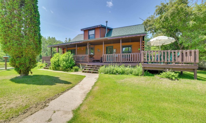 Mio Cabina | Michigan Cabin w/ On-Site Fishing Pond & Deck