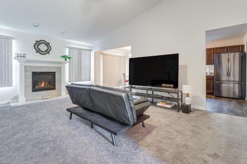 Romulus Casa | Michigan Home with Yard, 3 Mi to Detroit Airport
