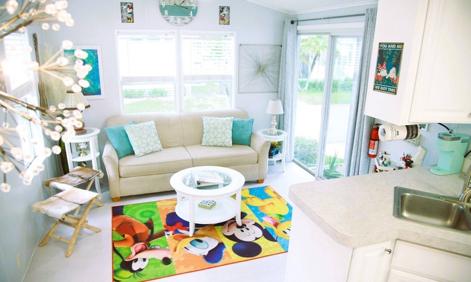 Kissimmee Cabaña | Mickey's Hideaway Cottage 4 miles from Disney in Kissimmee with WiFi and AC