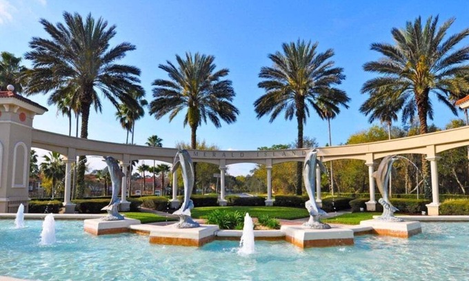 West Kissimmee Villa | Mickey's Island Escape - 6 Bedroom w/Pool Slide 6 Villa