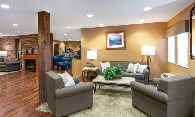 Raton Hotel | Microtel Inn & Suites by Wyndham Raton