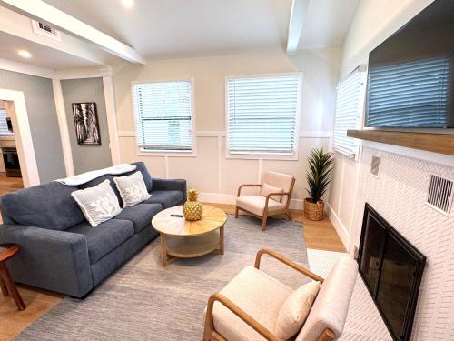 Indian Rocks Beach Casa | Mid-Century 1bd House - Beach Gear - 5min Walk to Beach