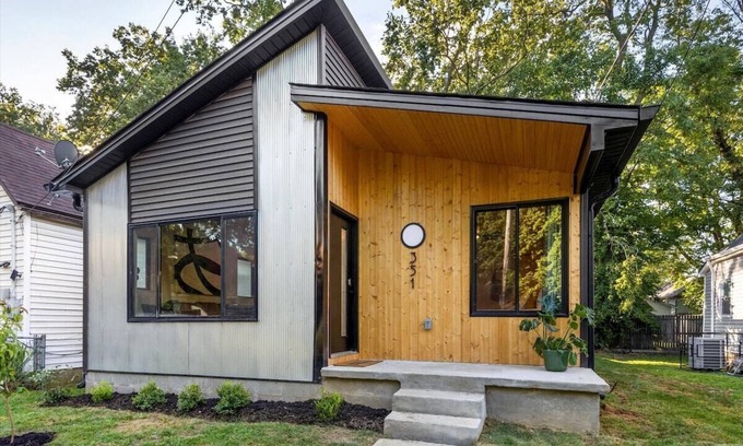 Northside District Casa | Mid-Century 3 BR In Heart of Downtown Lex
