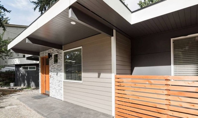 Lake Forest Park Casa | Mid Century 3BDR/2Bath HomeWi-fi/BBQ/Spa Tubs/Deck