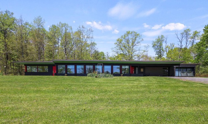 Pittsfield Casa | Mid-Century At Friendly Hills w Guest Passes !