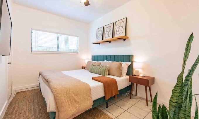 Old West Austin Condominio | Mid-Century Austin Escape! Long Term Discounts!