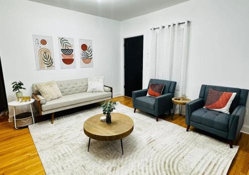 Fitchburg Apartamento | Mid-Century Comfort & Style