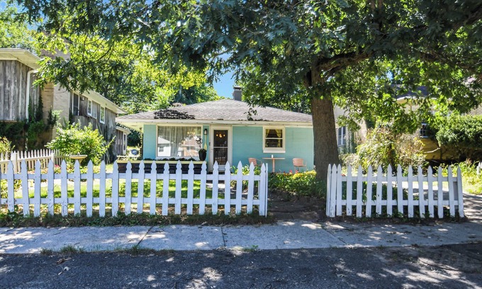 Miller Beach Casa | Mid-Century Cottage Beach Oasis
