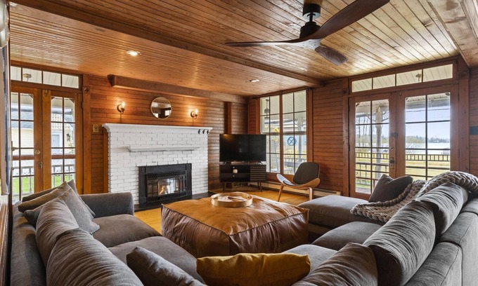 Oden Cabaña | Mid Century Cottage with Crooked Lake Views!