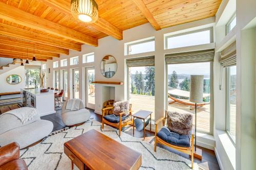 Worley Casa | Mid-Century Escape Lake Views, Steps to Cave Bay!