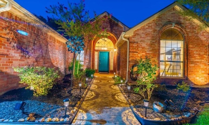 Elmo Casa | Mid-Century Gem by the Lake / 5 Minutes to Rockwall Harbor