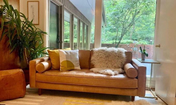 Chapel Hill Casa | Mid-Century Designer w/ King Beds & Sonos Stereo