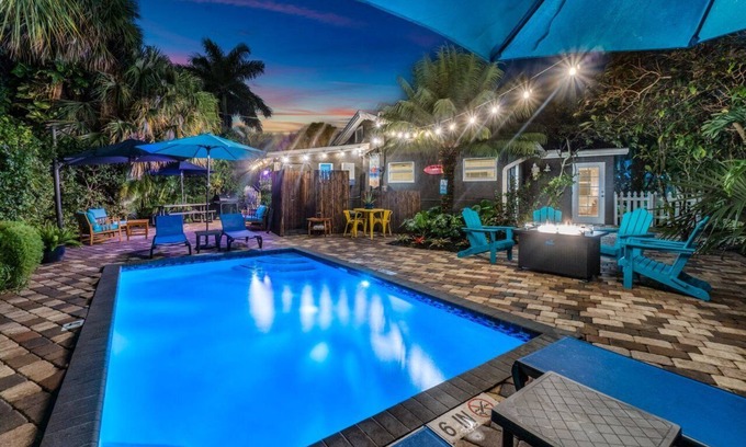 West Palm Beach Casa | Mid-Century Gem: Pool, Privacy, and Palm Trees