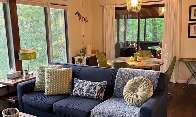 Willoughby Hills Casa | Mid Century Guest House on Wooded Lot
