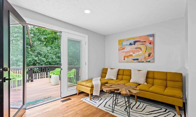 Centreville Casa | Mid-Century Home,4BDR, 3 LVL, Close To IAD Airport