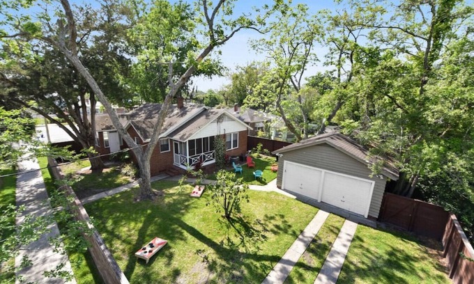 Southside Casa | Mid-Century Home: Backyard, Close to Downtown
