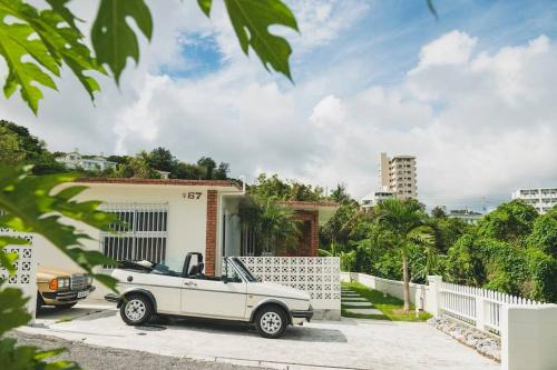 Yogi Casa | Mid-Century House YOGI