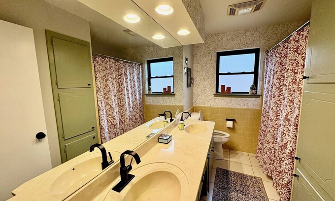West Arlington Casa | Mid-Century Jewel, minutes from entertainment district