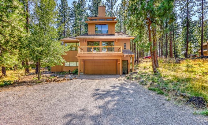 Black Butte Ranch Casa | Mid Century Lodge