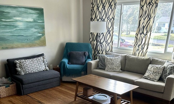 Pittsford Casa | Mid-century Mod Abode!