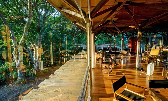 Chilmark Casa | Mid-Century Modern - All Glass House - Diseñado por el aprendiz de Frank Lloyd Wright