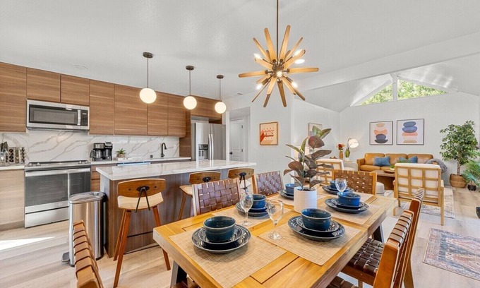 Carmichael Casa | Mid-Century Modern-GameRoom-Pool-Hot Tub-Sleeps10