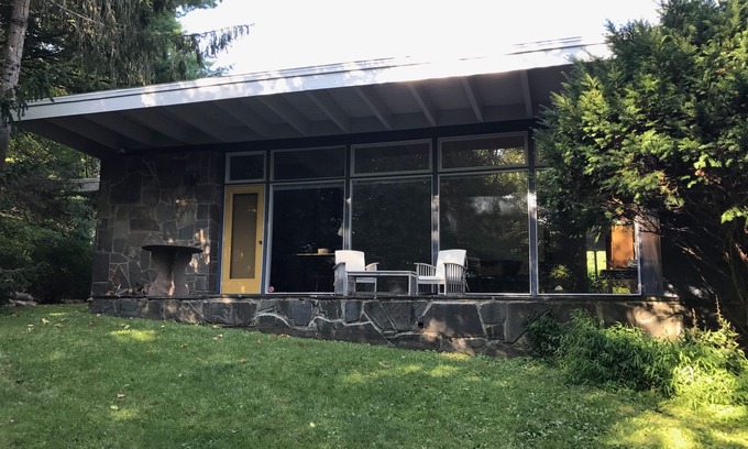Woodstock Casa | Gema de mediados de siglo con piscina climatizada a 1 milla de la ciudad