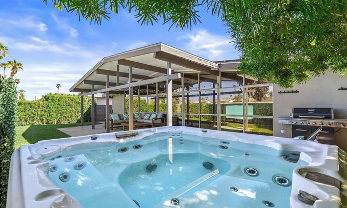 Palm Desert Casa | Mid Century Modern home -newly renovated with swim jet pool, spa on golf course!