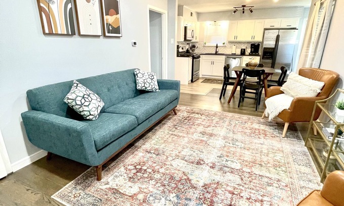Lancaster Casa | Mid Century Modern Home 15 min to Dallas