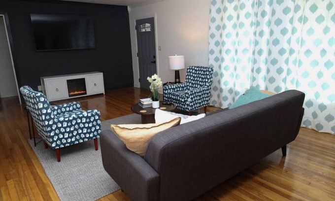 Tougaloo Casa | Mid-Century Modern Home
