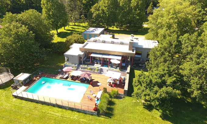Accord Casa | Mediados del siglo modernización Hot tub-Ski-Ver- chimeneas-Pond-30 min a Woodstock