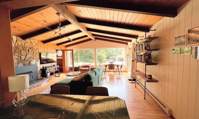 Yachats Casa | Mid-Century Modern House on National Park with Ocean Views