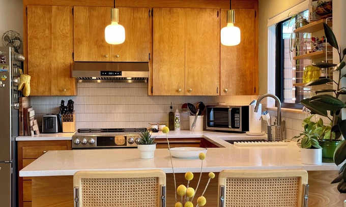 Seattle Metro Area Casa | Mid-Century Modern Oasis: Stylish 1BR Retreat