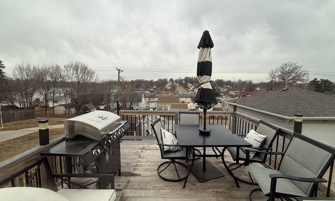 Aksarben - Elmwood Park Casa | Mid Century Modern Retreat in the Heart of Central Omaha