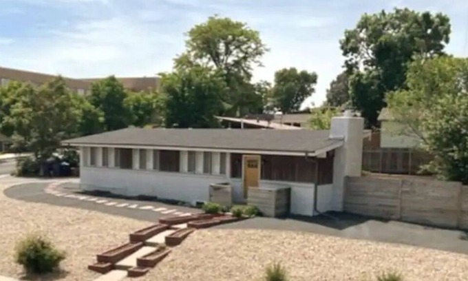 Harvey Park Casa | Mid-century modern style home in Harvey Park